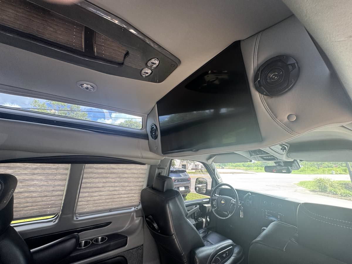 Used 2021 Chevrolet Express 2500 w/ Enhanced Convenience Package RWD image 26
