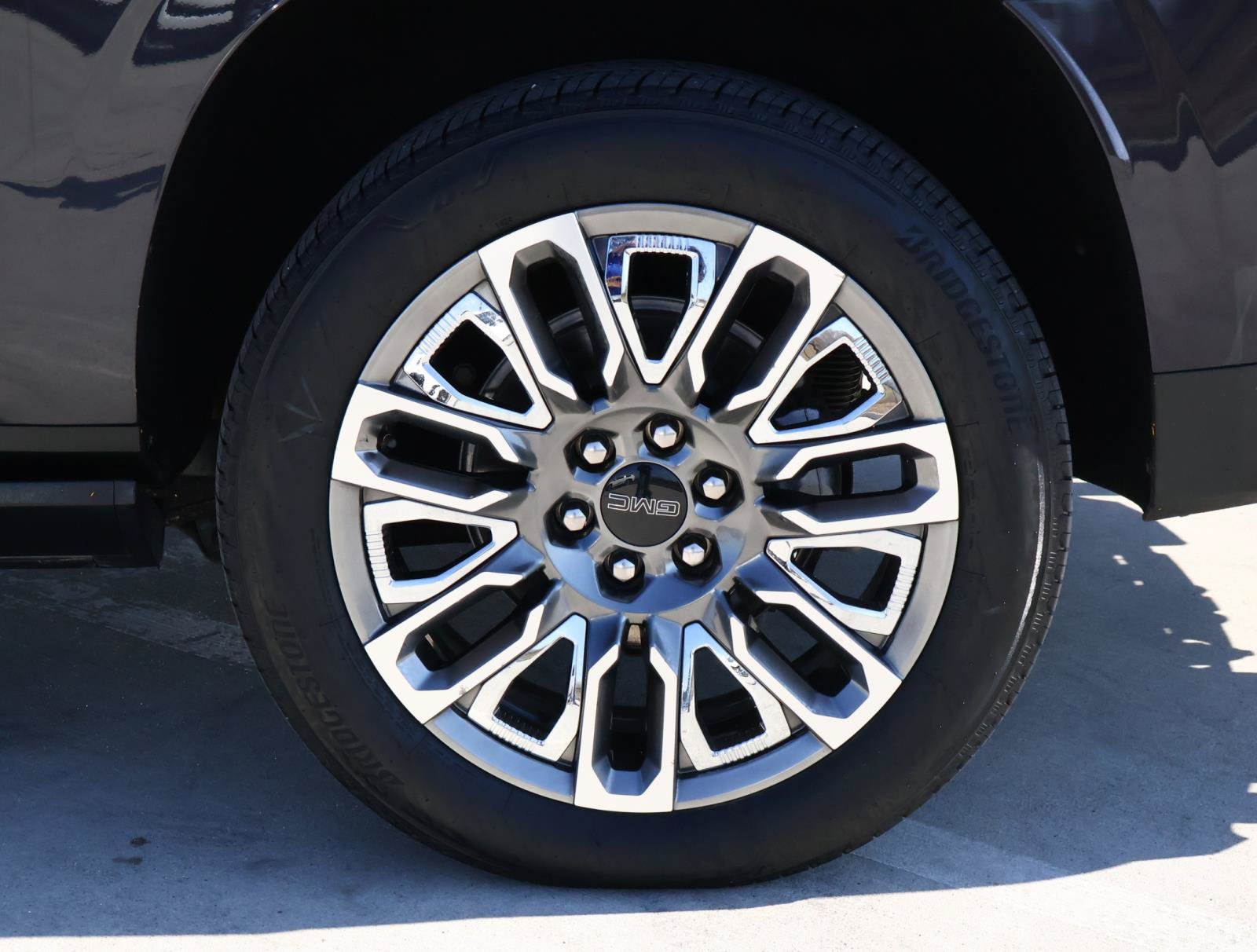 Used 2024 GMC Yukon XL Denali Ultimate AWD/4WD image 11