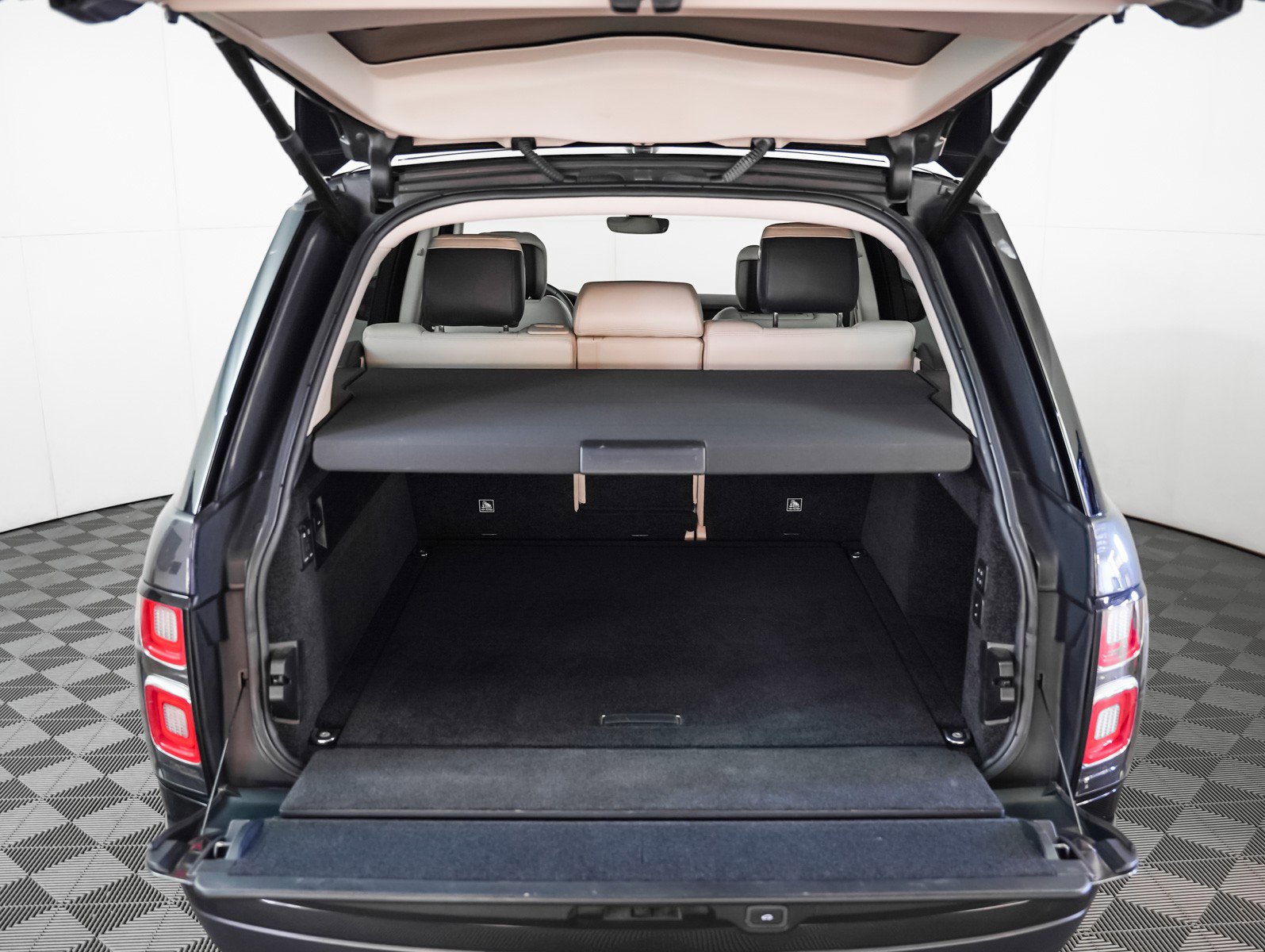 Used 2020 Land Rover Range Rover HSE image 8