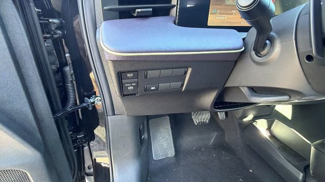 New 2026 Nissan Leaf SV+ w/ Floor Mat Package (SV+) image 30