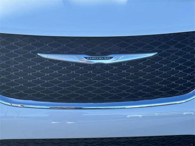 New 2026 Chrysler Pacifica Select image 9