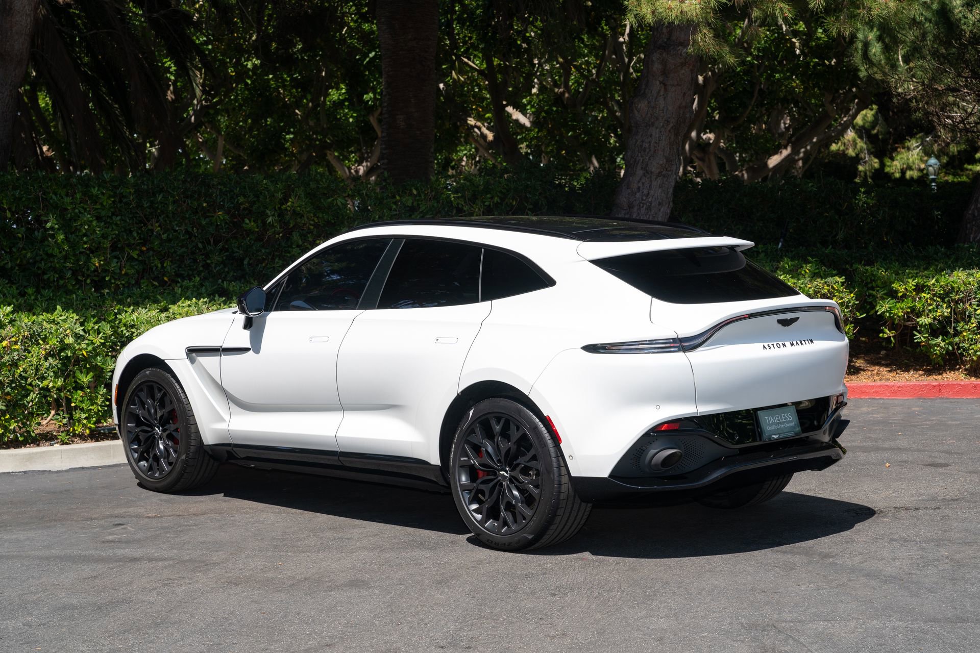 Used 2023 Aston Martin DBX AWD/4WD image 4