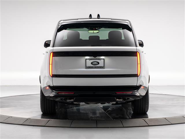 Used 2025 Land Rover Range Rover SE image 4