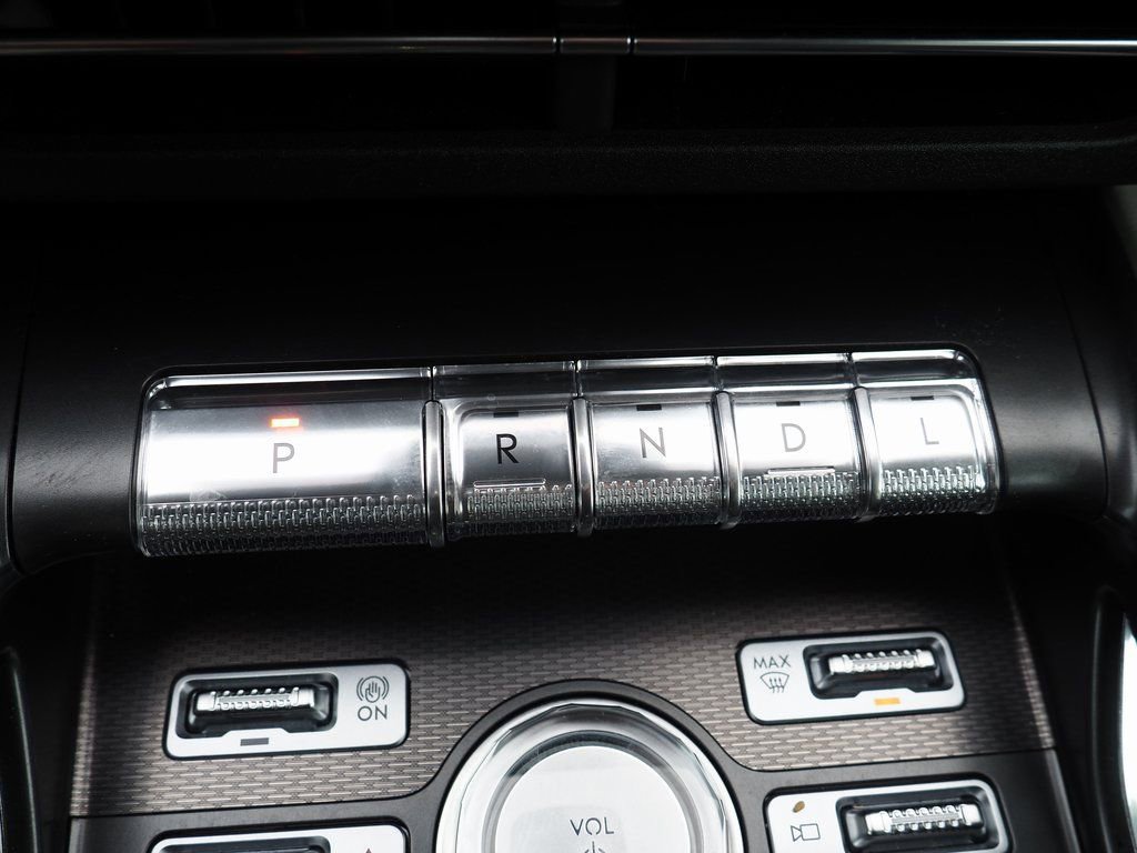 Used 2025 Lincoln Nautilus Premier image 31