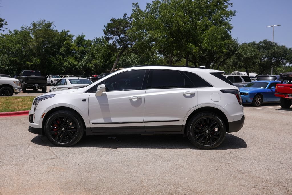 Used 2026 Cadillac XT5 Sportv w/ LPO, Onyx Lite Package AWD/4WD image 2