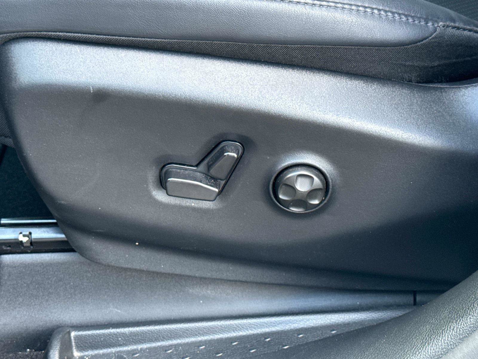 Used 2025 Chrysler Pacifica Select FWD image 20