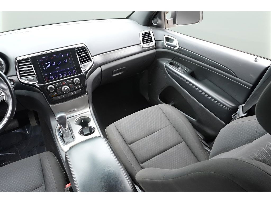 Used 2020 Jeep Grand Cherokee Laredo w/ Security & Convenience Group AWD/4WD image 29