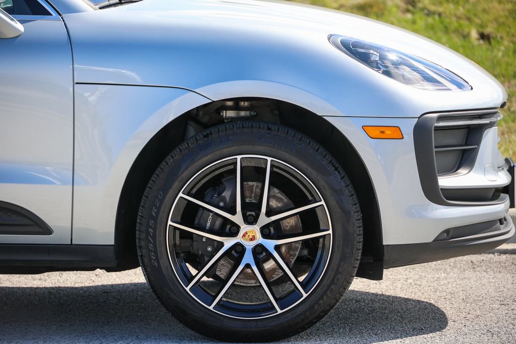 Certified 2025 Porsche Macan image 12