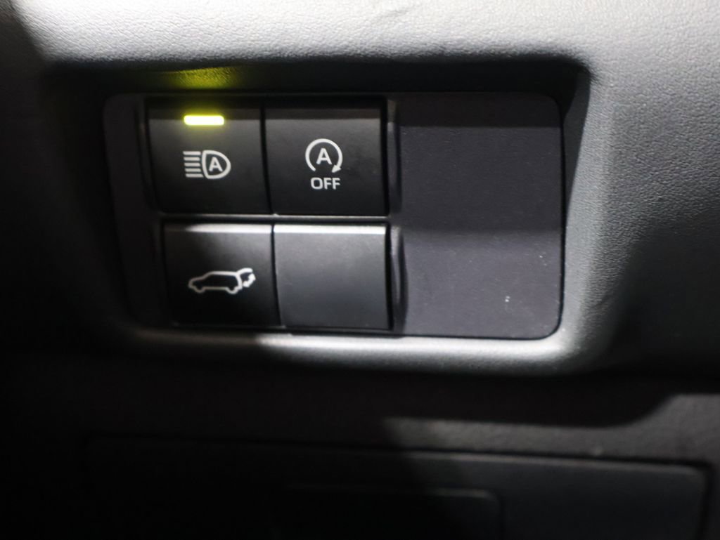 Used 2024 Toyota Highlander LE image 31