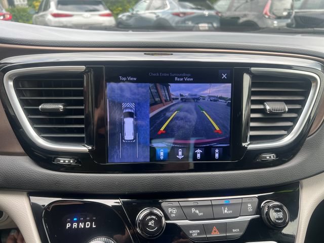 Used 2017 Chrysler Pacifica Touring-L Plus w/ Advanced Safetytec Group FWD image 17