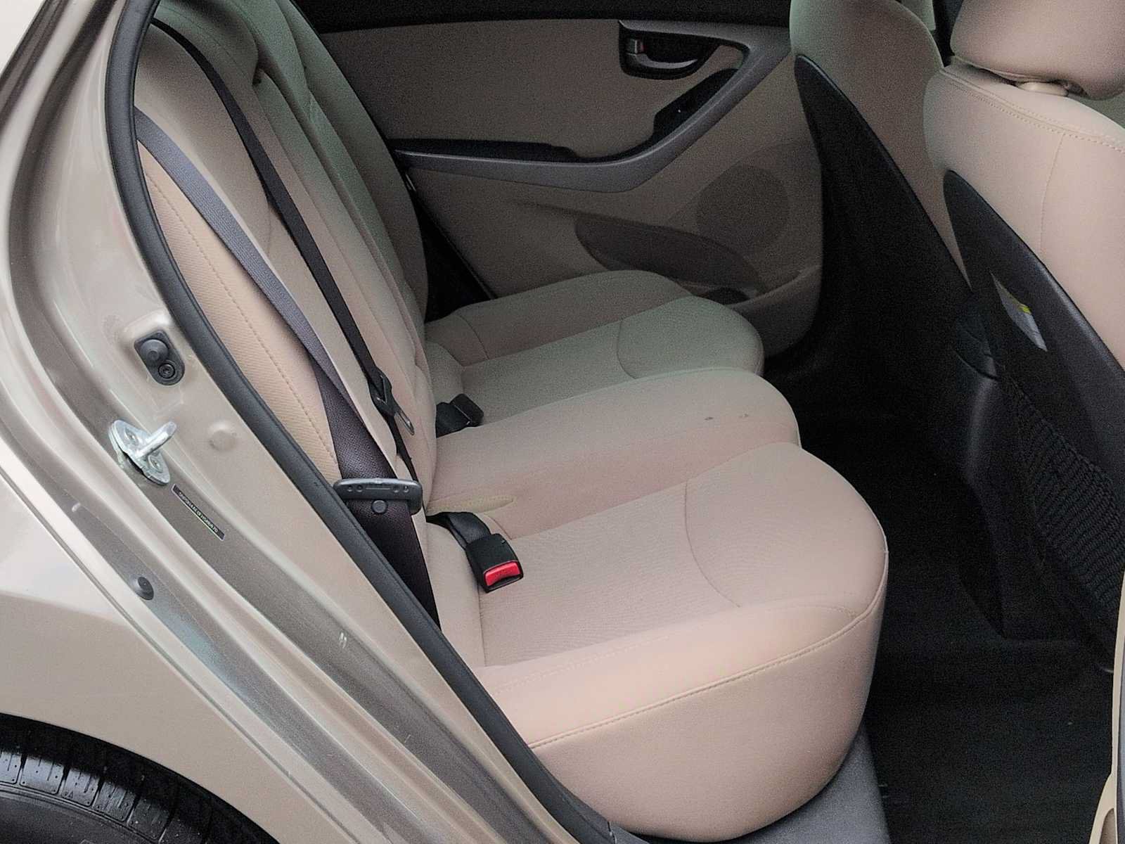 Used 2015 Hyundai Elantra SE FWD image 21
