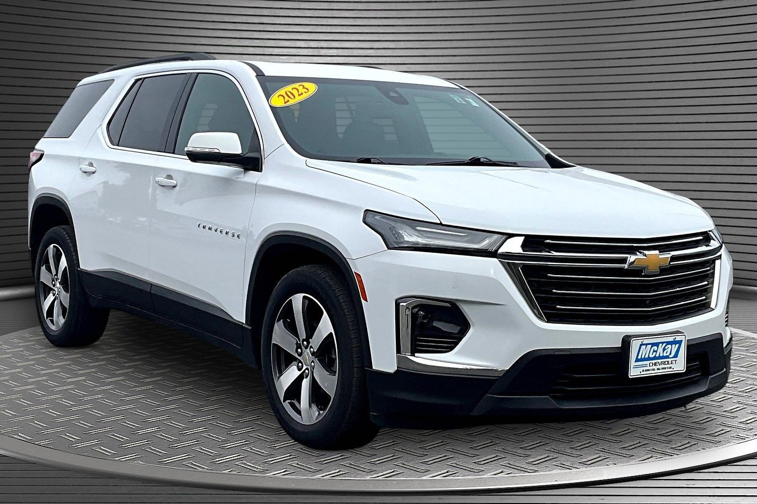 Used 2023 Chevrolet Traverse LT w/ LT Premium Package AWD/4WD image 1