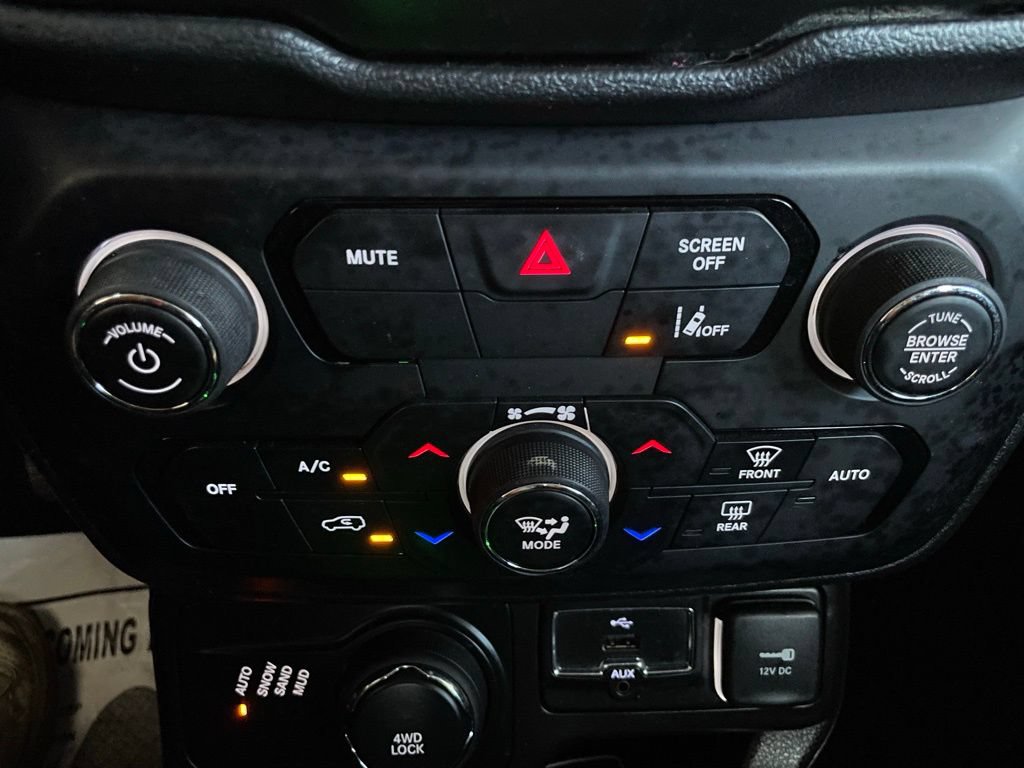 Used 2021 Jeep Renegade Latitude AWD/4WD image 33