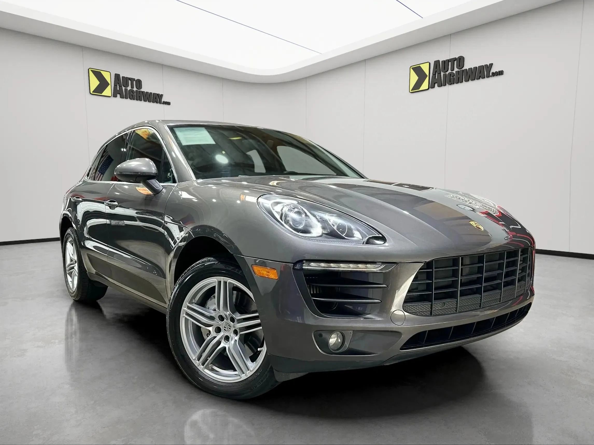 Used 2016 Porsche Macan S image 1