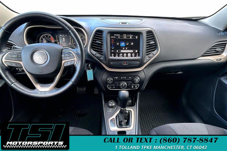 Used 2016 Jeep Cherokee Latitude w/ Cold Weather Group image 16
