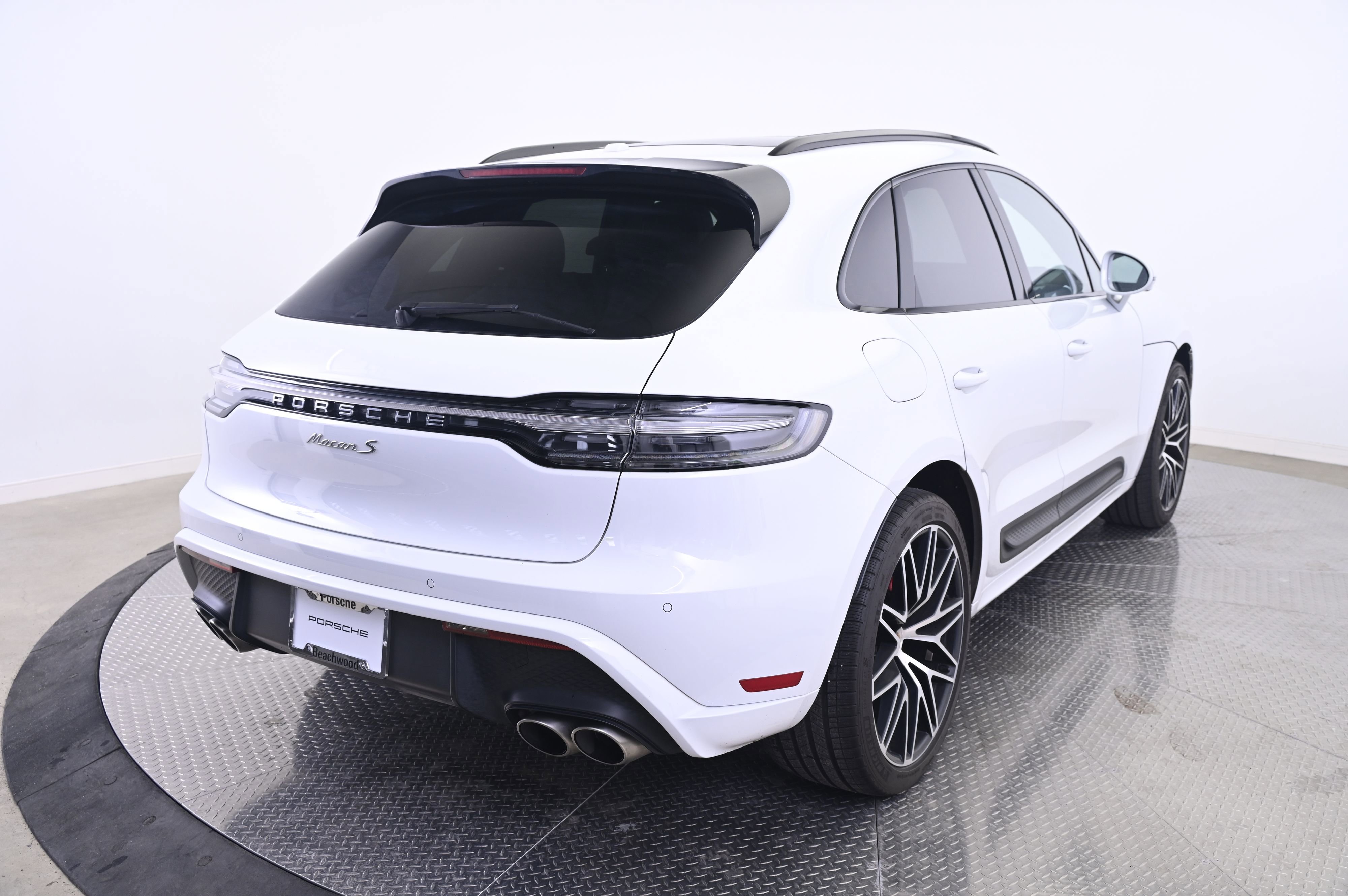 Certified 2024 Porsche Macan S AWD/4WD image 7