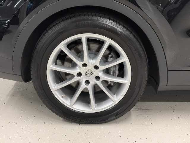 Certified 2025 Porsche Cayenne E-Hybrid w/ Premium Package Plus AWD/4WD image 14