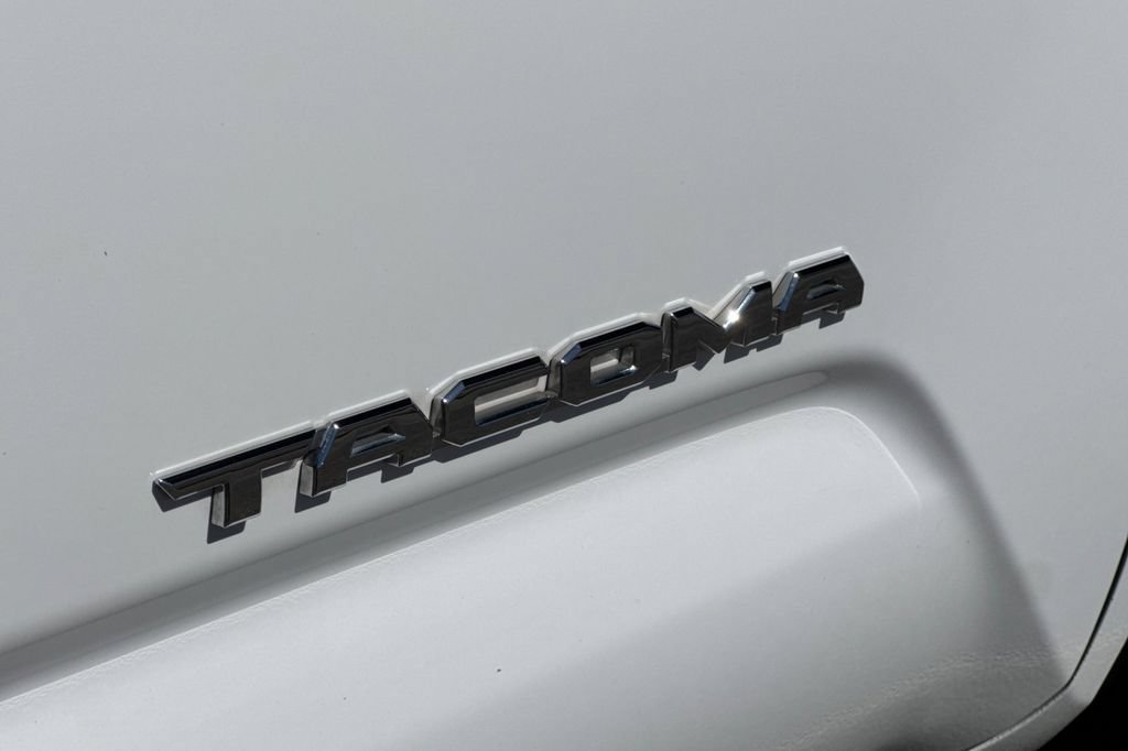 Certified 2017 Toyota Tacoma TRD Off-Road AWD/4WD image 25