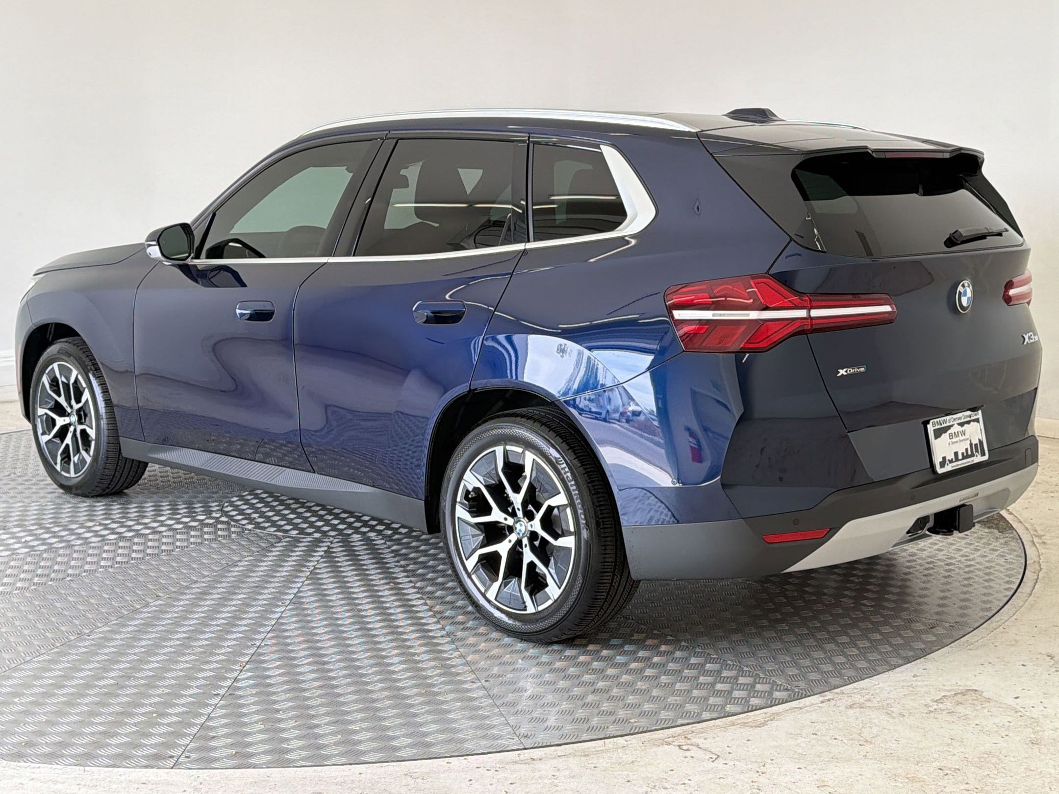 Used 2025 BMW X3 xDrive30i w/ Premium Package image 3