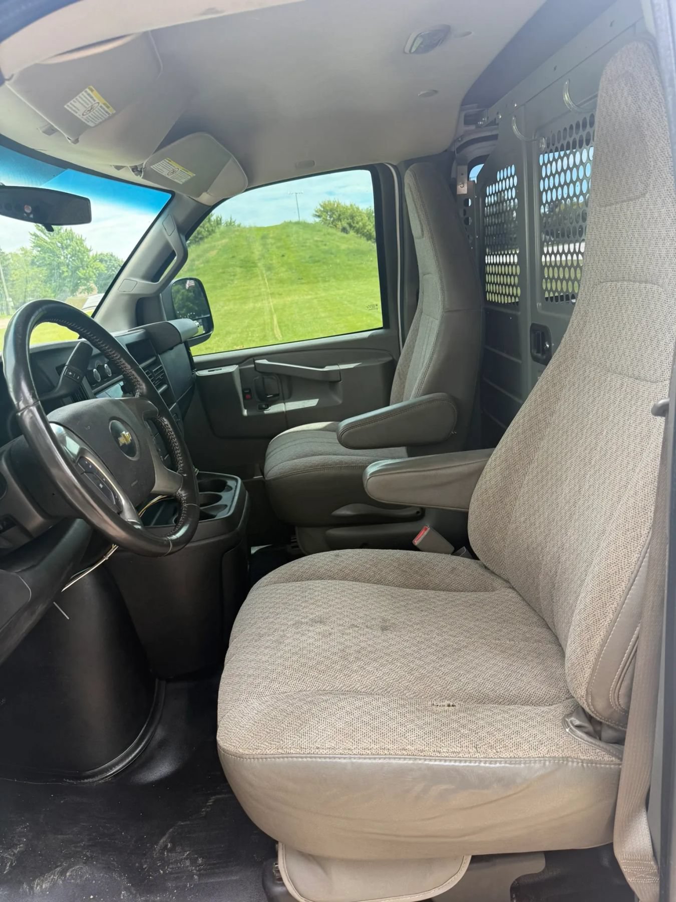 Used 2017 Chevrolet Express 3500 RWD image 7
