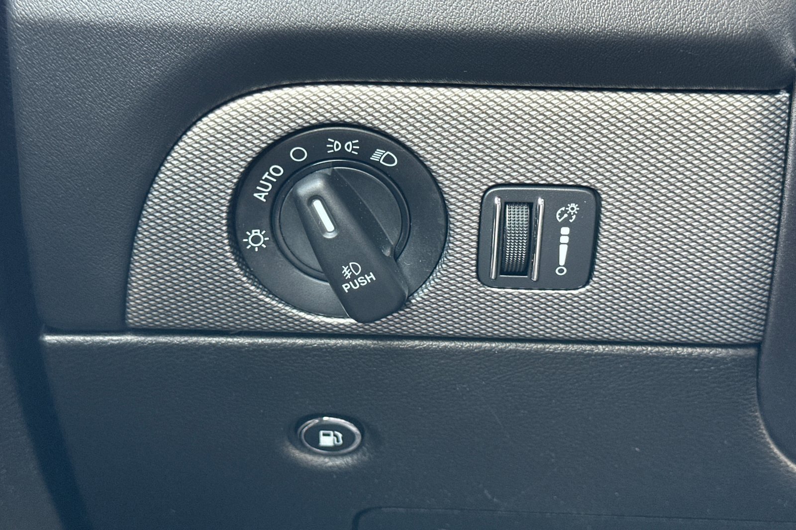 Used 2018 Dodge Durango SRT w/ SRT Interior Appearance Group image 43