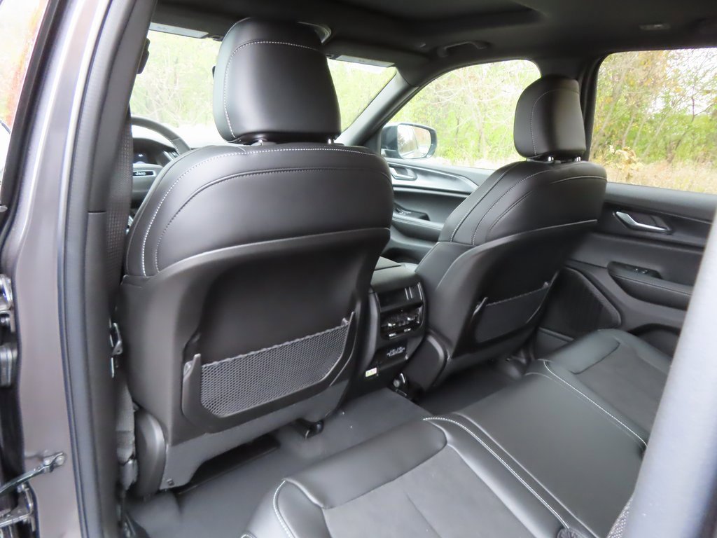 New 2025 Jeep Grand Cherokee Altitude image 21