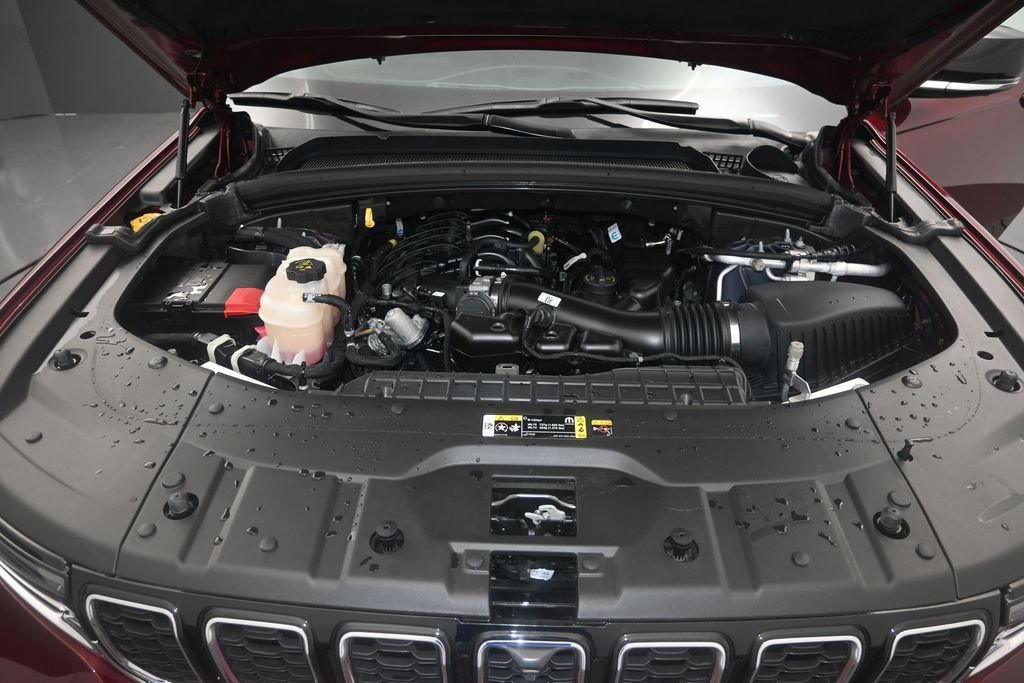 Used 2024 Jeep Grand Cherokee L Limited w/ Luxury Tech Group II RWD image 16