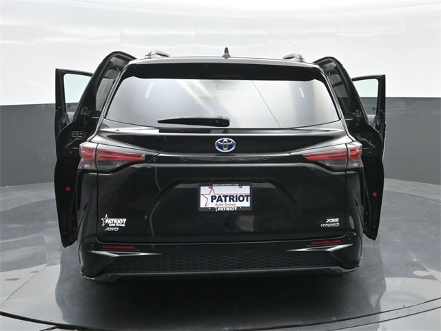 Used 2022 Toyota Sienna XSE image 63