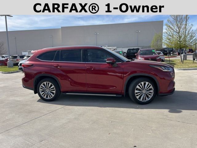 Used 2023 Toyota Highlander Platinum image 2