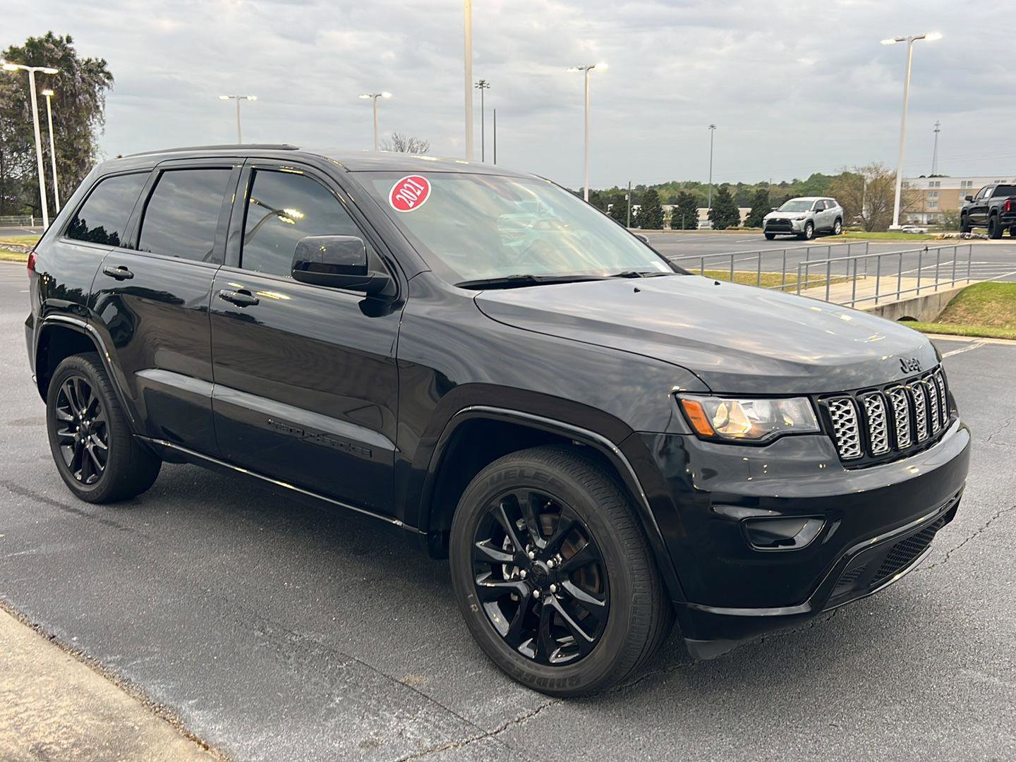 Used 2021 Jeep Grand Cherokee Laredo X image 8