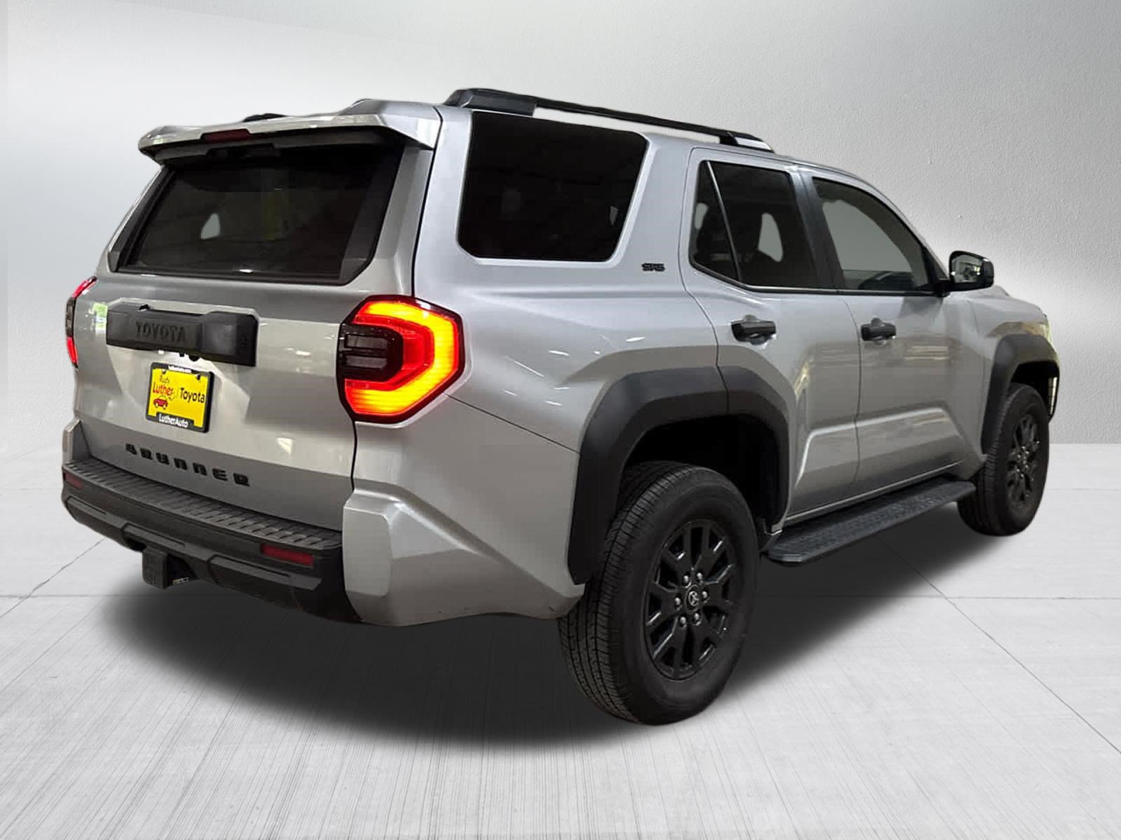 Certified 2025 Toyota 4Runner SR5 AWD/4WD image 6