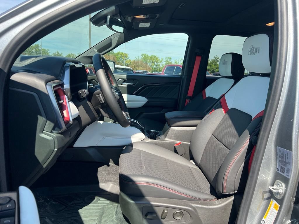 Used 2025 GMC Canyon AT4 w/ AT4X AEV Edition AWD/4WD image 8