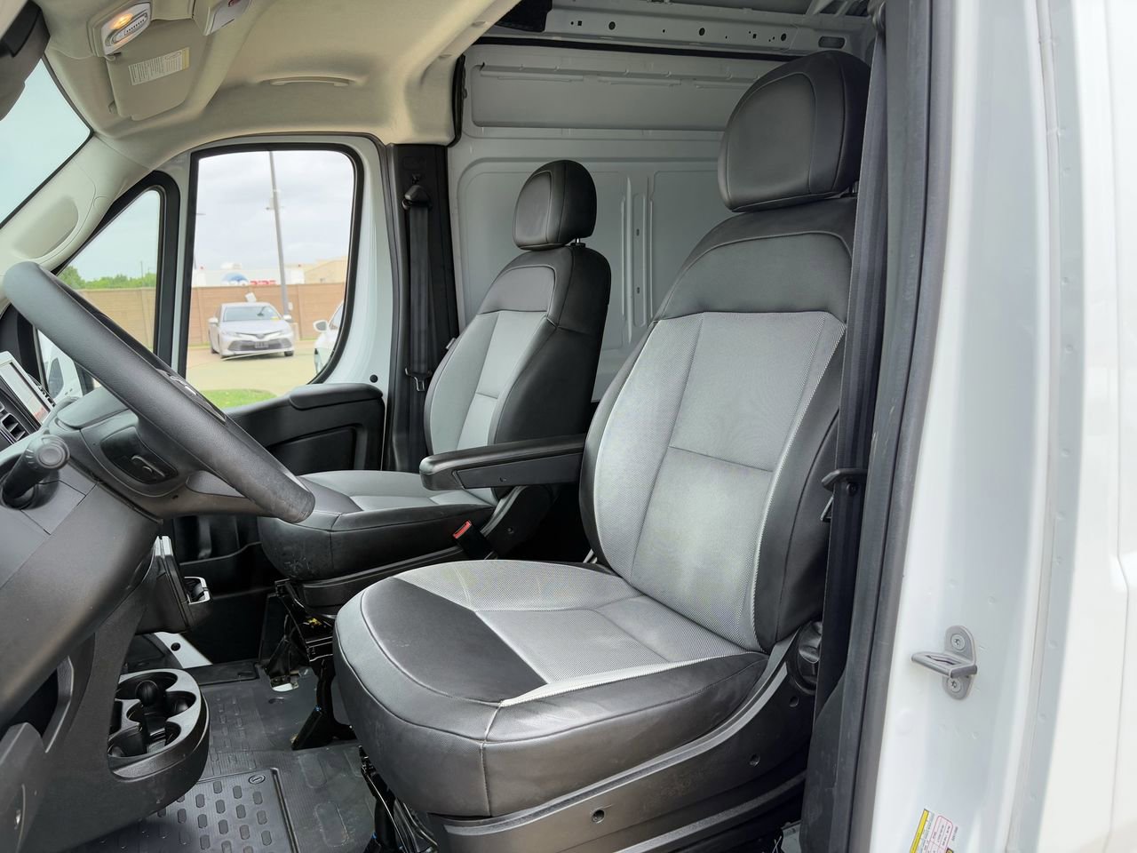 Used 2025 RAM ProMaster 2500 w/ Convenience Group image 23