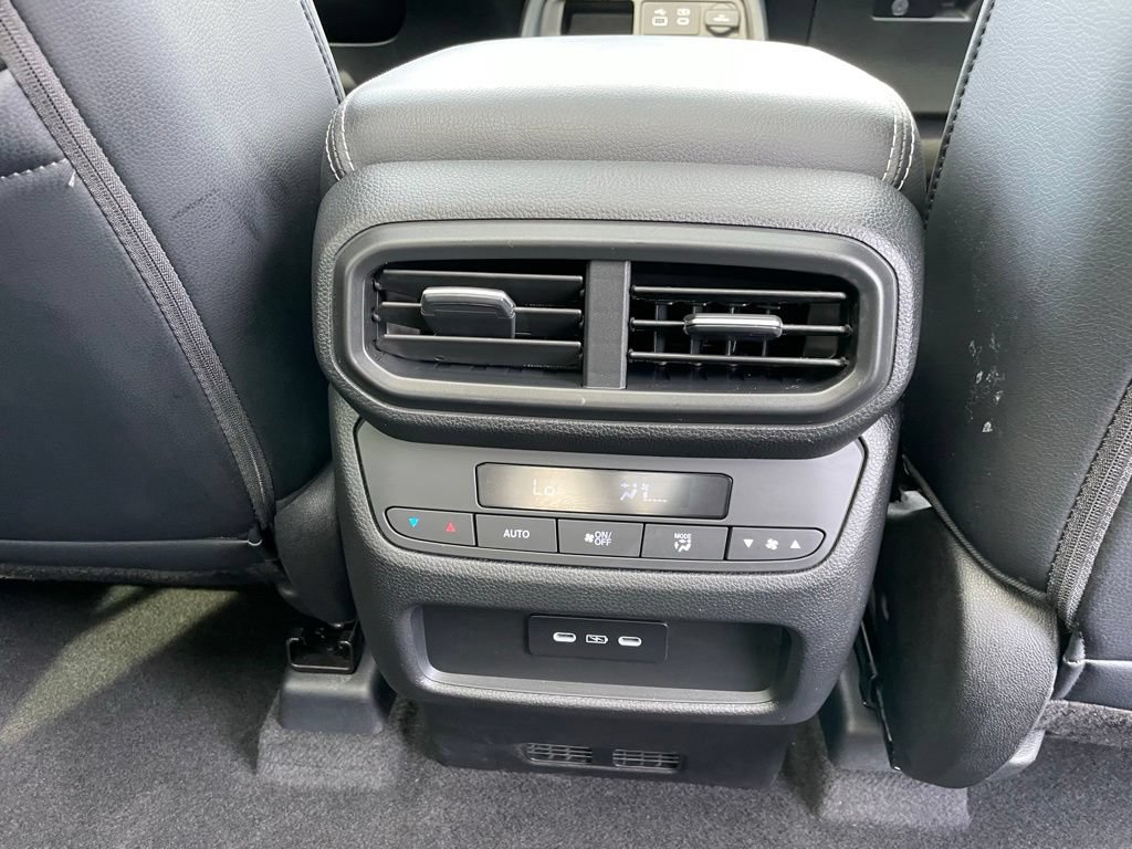 Certified 2025 Honda Pilot Touring image 38