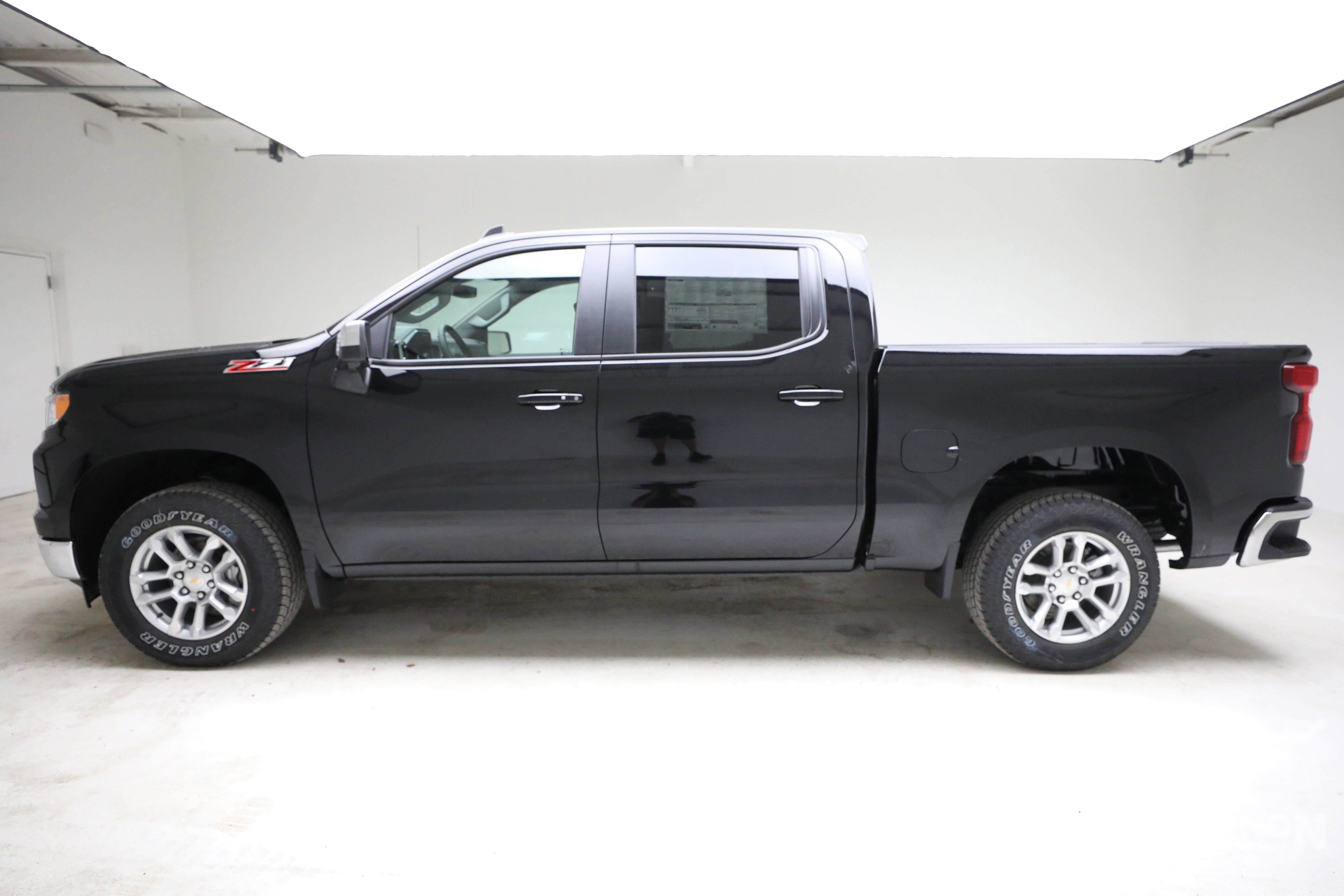 New 2026 Chevrolet Silverado 1500 LT w/ Z71 Off-Road Package AWD/4WD image 2