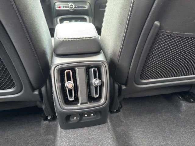 Certified 2025 Volvo XC40 B5 Plus AWD/4WD image 17