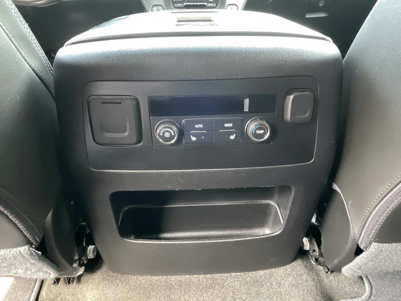 Used 2018 GMC Yukon Denali image 11