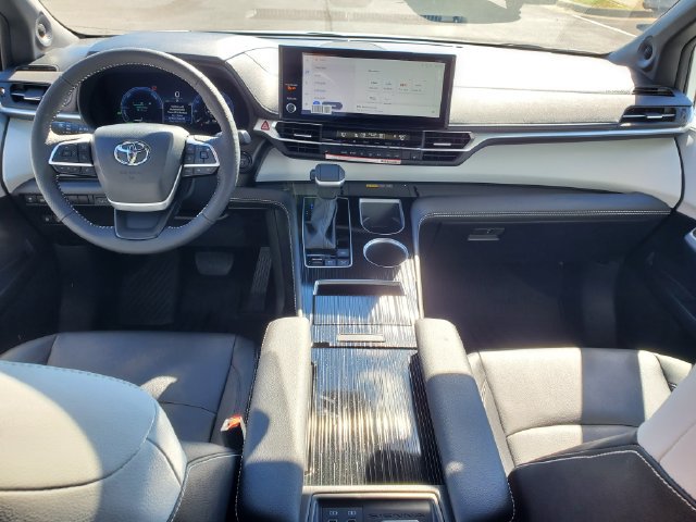 Used 2026 Toyota Sienna XSE AWD/4WD image 14