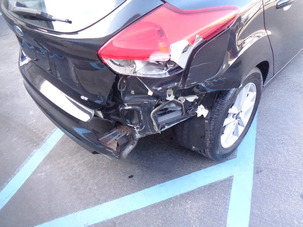 Used 2015 Ford Focus SE FWD image 2