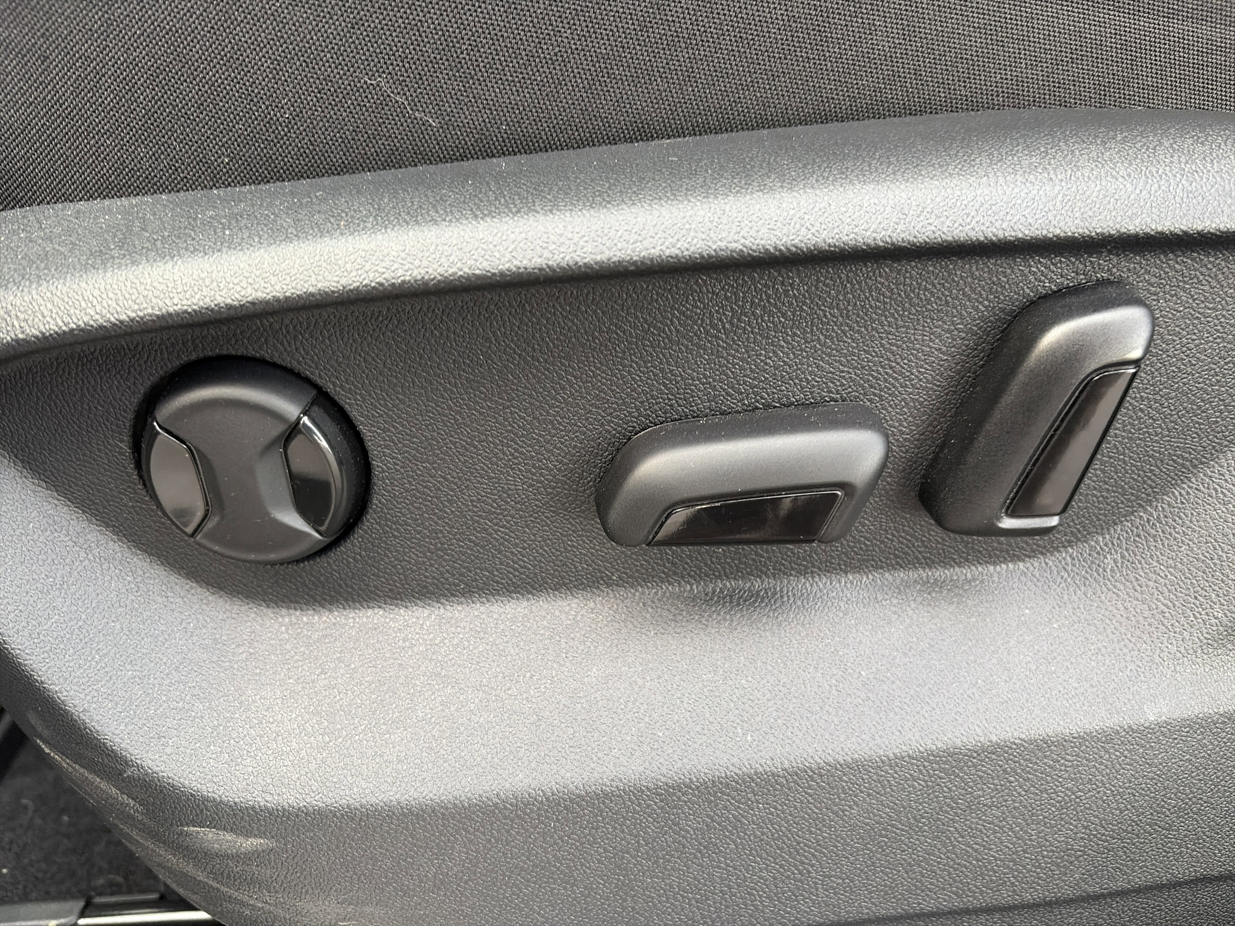 Used 2024 Volkswagen Atlas Peak Edition SE image 19