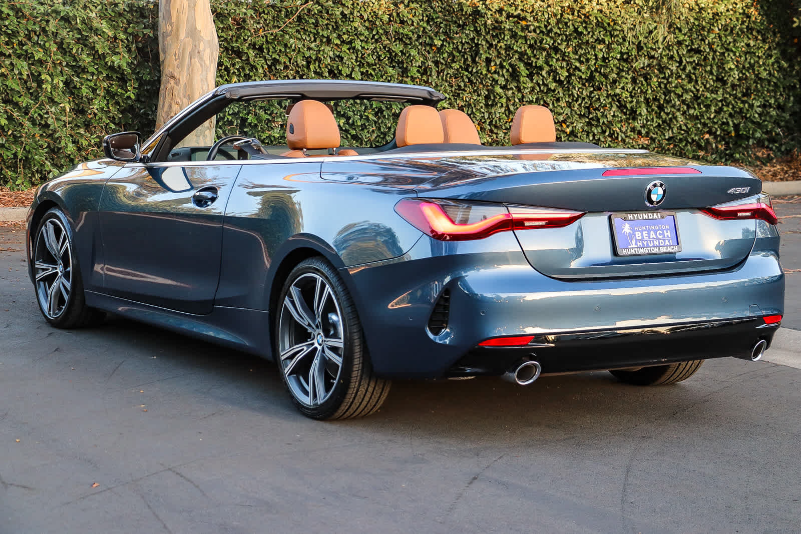 Used 2024 BMW 430i Convertible w/ Premium Package RWD image 8