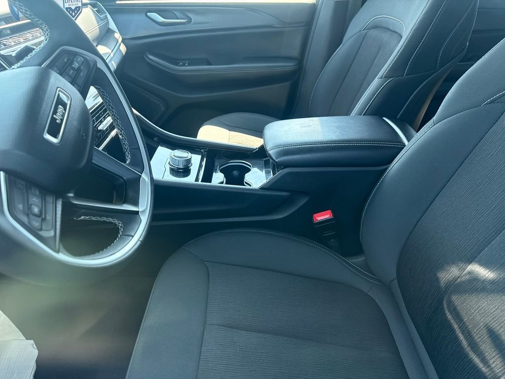 Used 2023 Jeep Grand Cherokee L Laredo w/ Luxury Tech Group I image 6