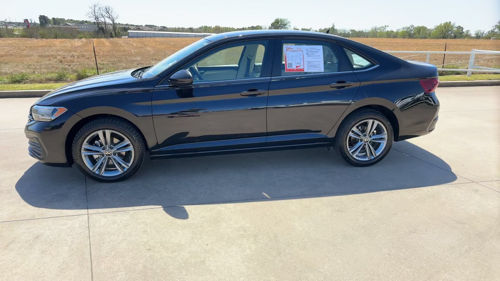 Used 2024 Volkswagen Jetta SE FWD image 6
