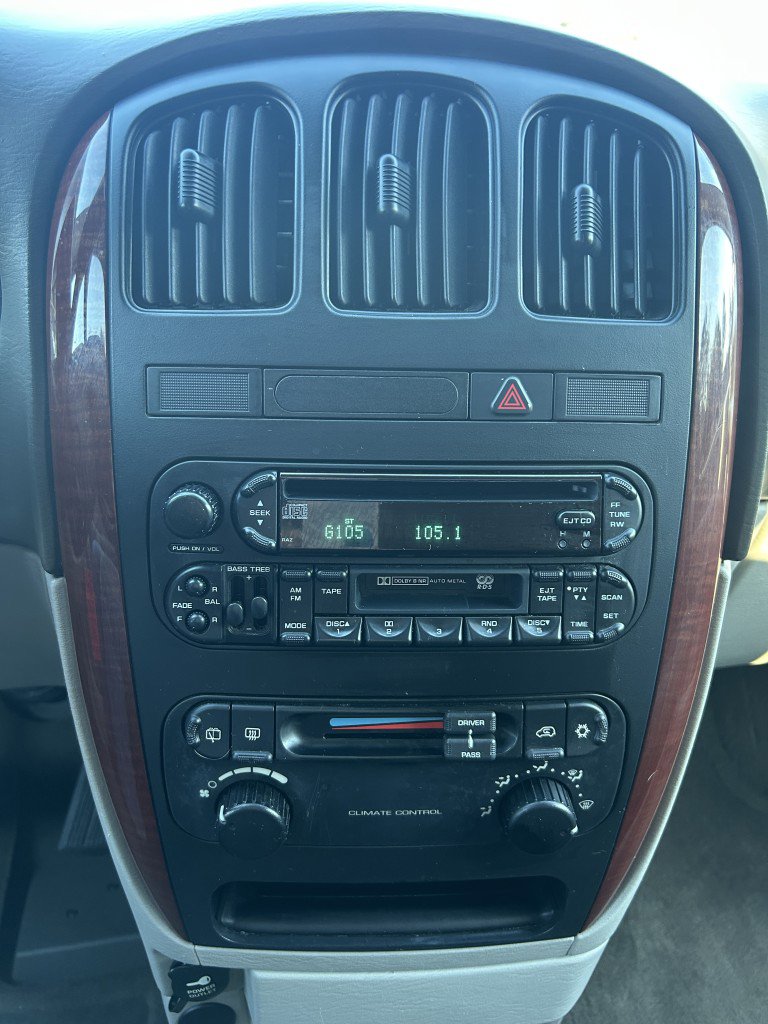 Used 2005 Chrysler Town & Country LX w/ Popular Equipment Group I image 10