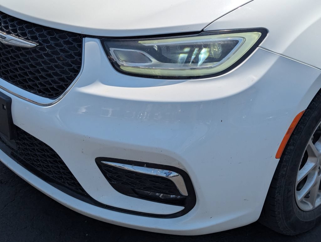 Used 2023 Chrysler Pacifica Touring-L FWD image 12