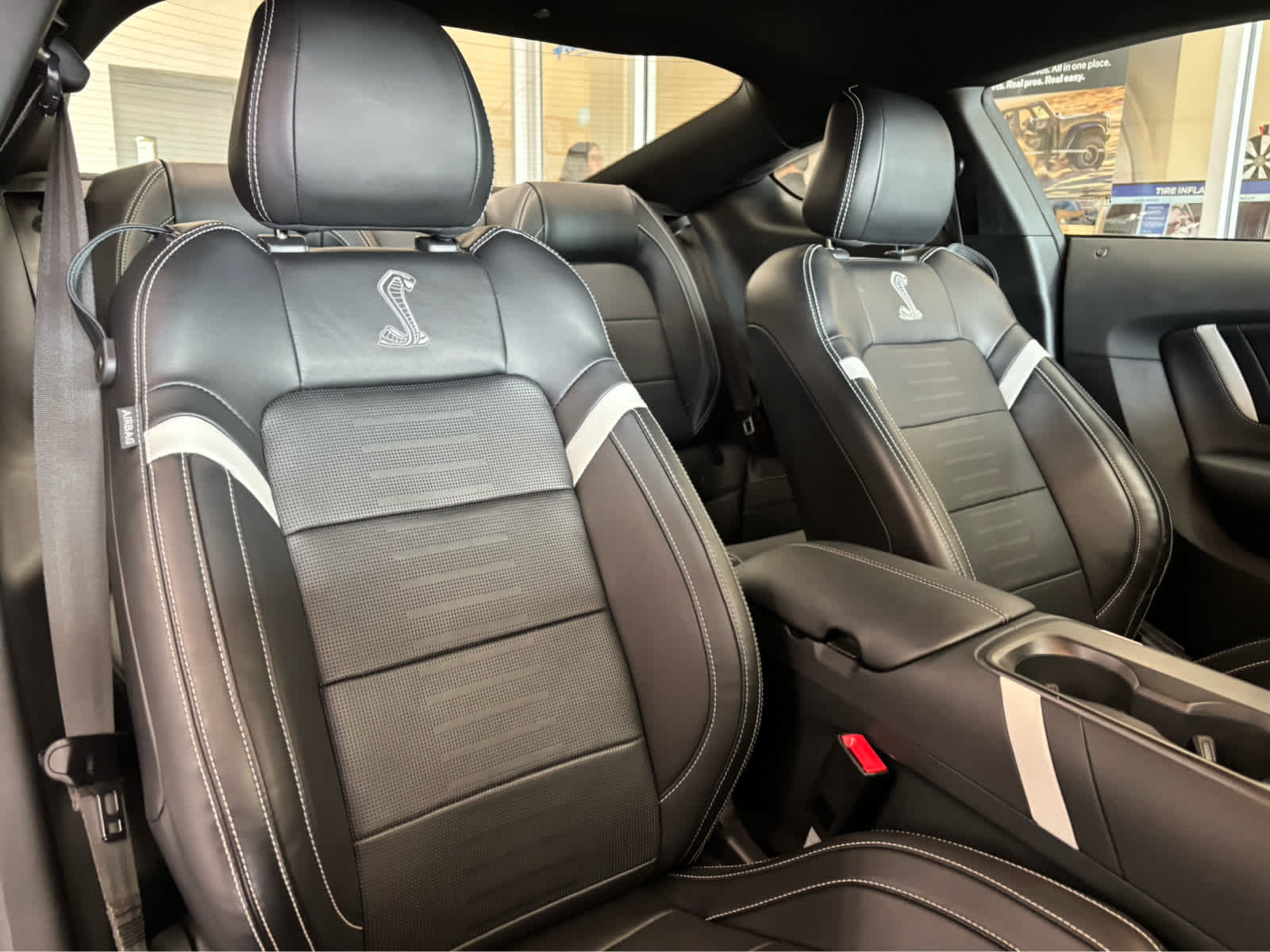 Used 2020 Ford Mustang Shelby GT500 w/ Technology Package RWD image 31