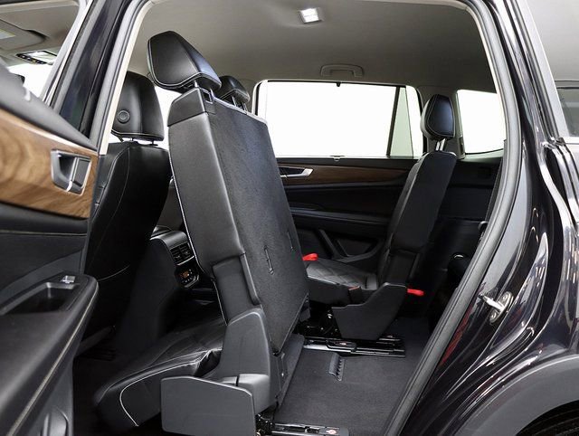 Used 2024 Volkswagen Atlas SE image 13