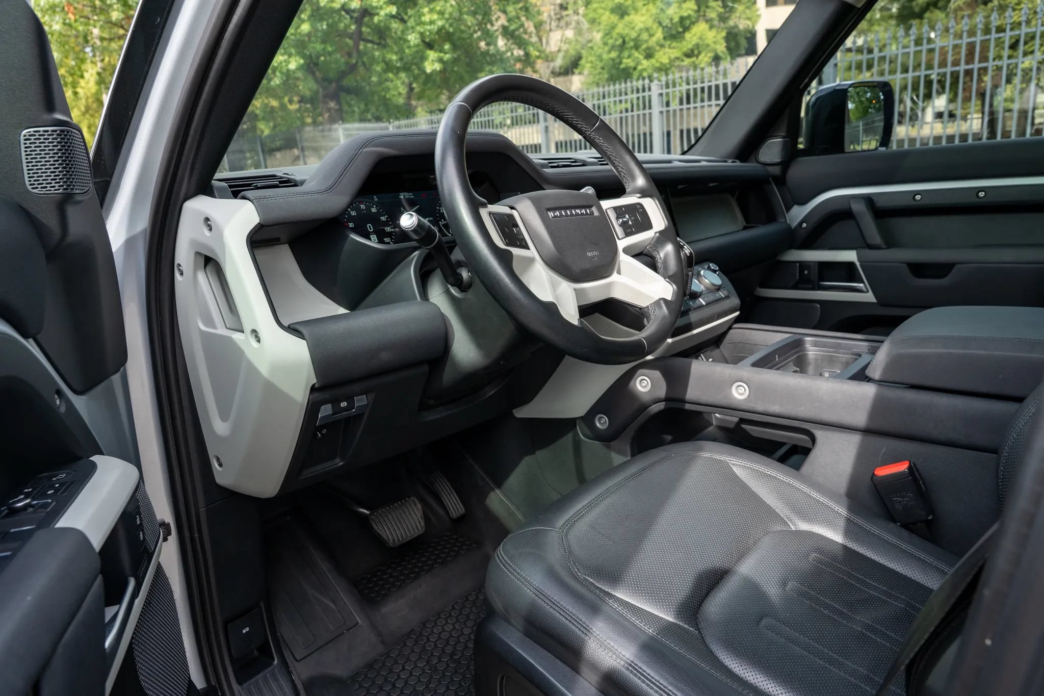 Used 2022 Land Rover Defender 110 SE AWD/4WD image 8