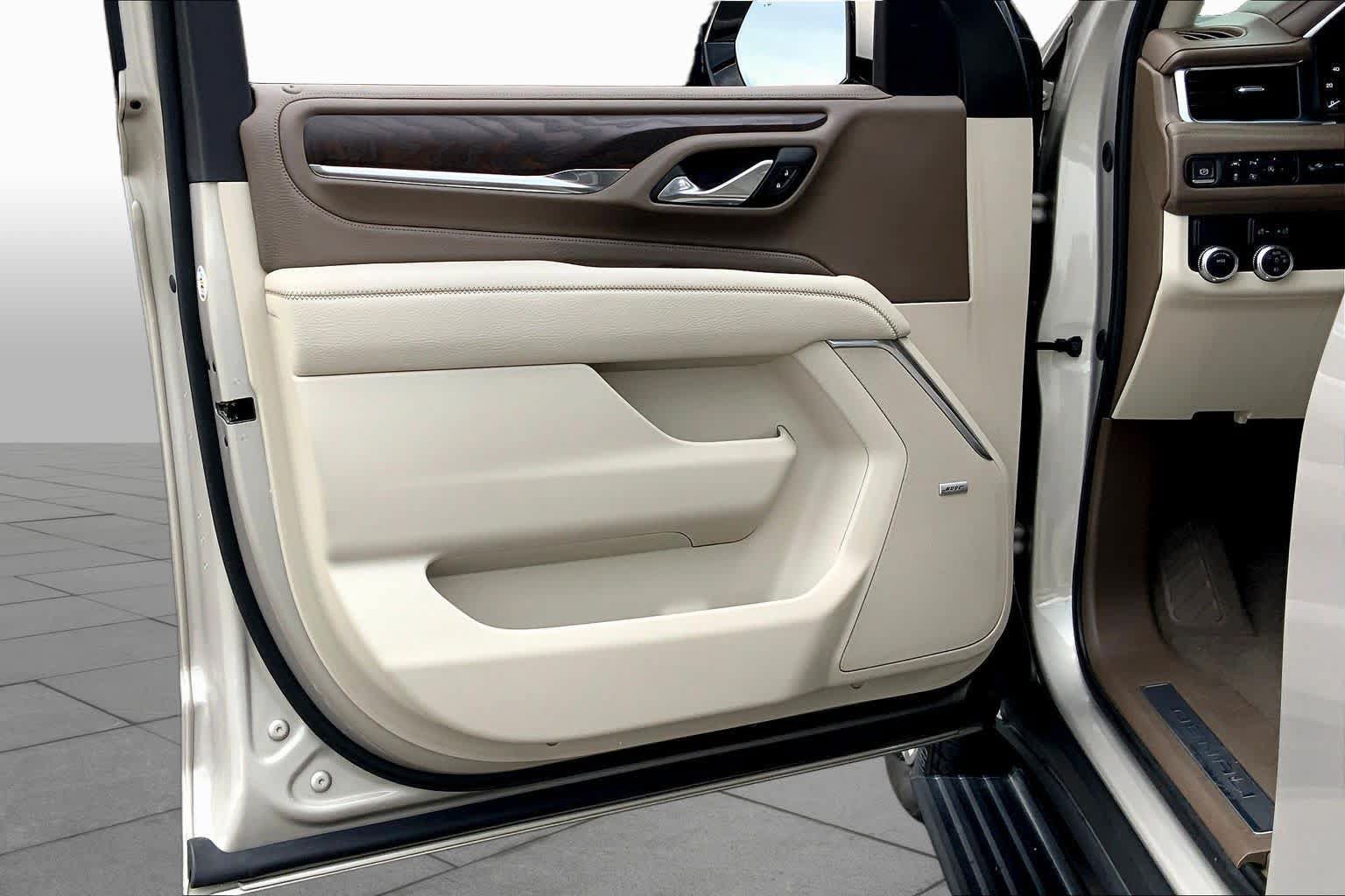 Used 2024 GMC Yukon Denali RWD image 22