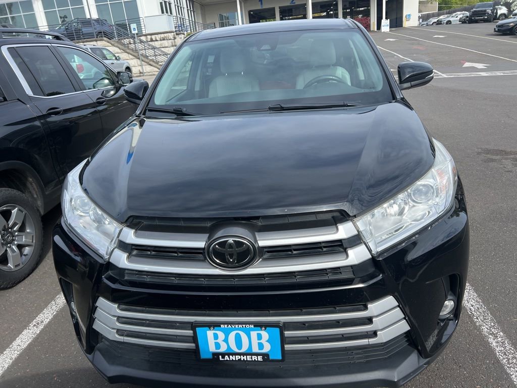 Used 2017 Toyota Highlander Plus AWD/4WD image 2